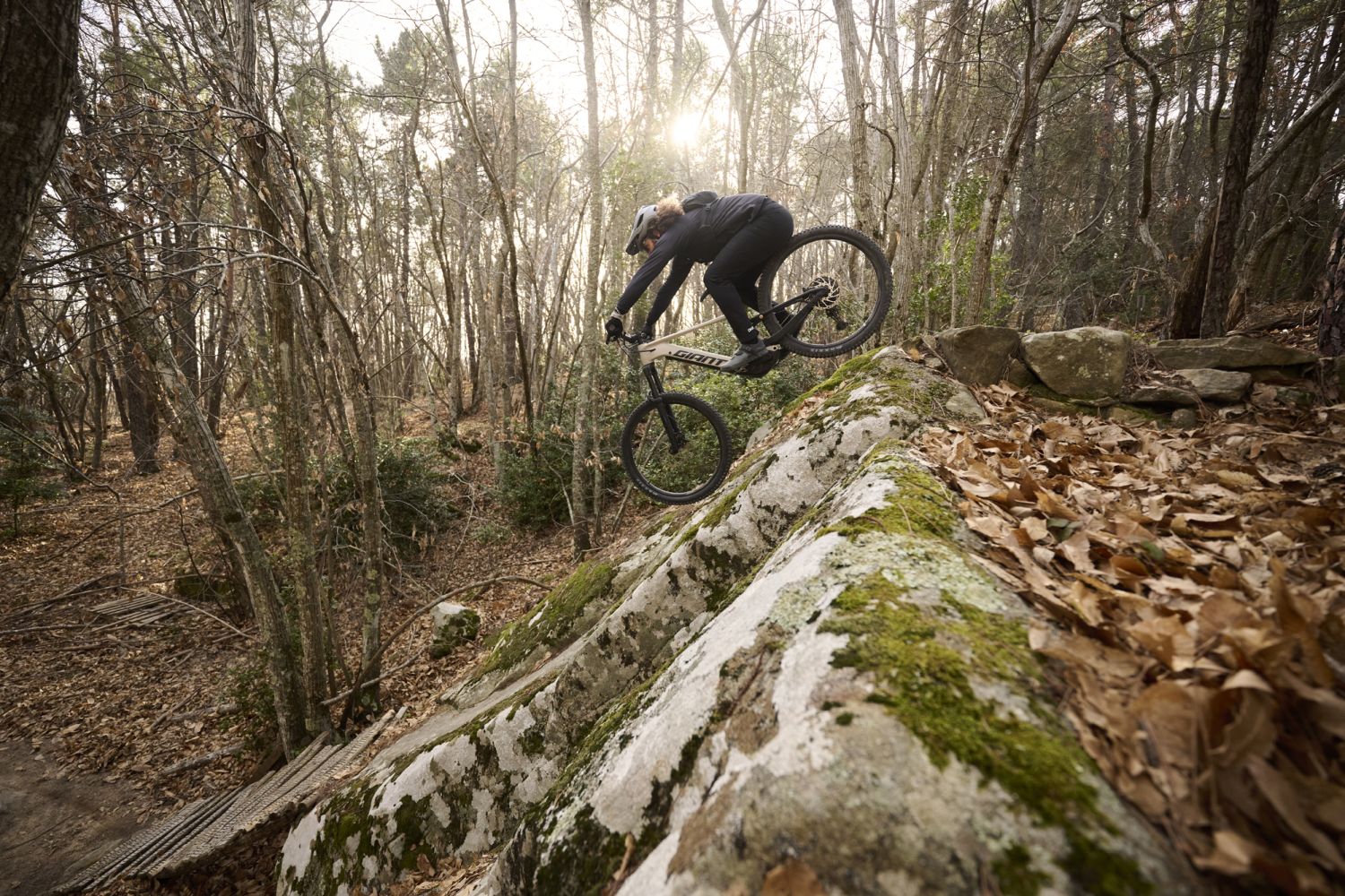 Giant Stance E+ ve sjezdu